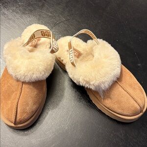UGG Chestnut Shearling Clogs girls size stretch sling back style